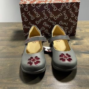 NWT Twig Girls Wendy Gray Size EUR 32 Shoes